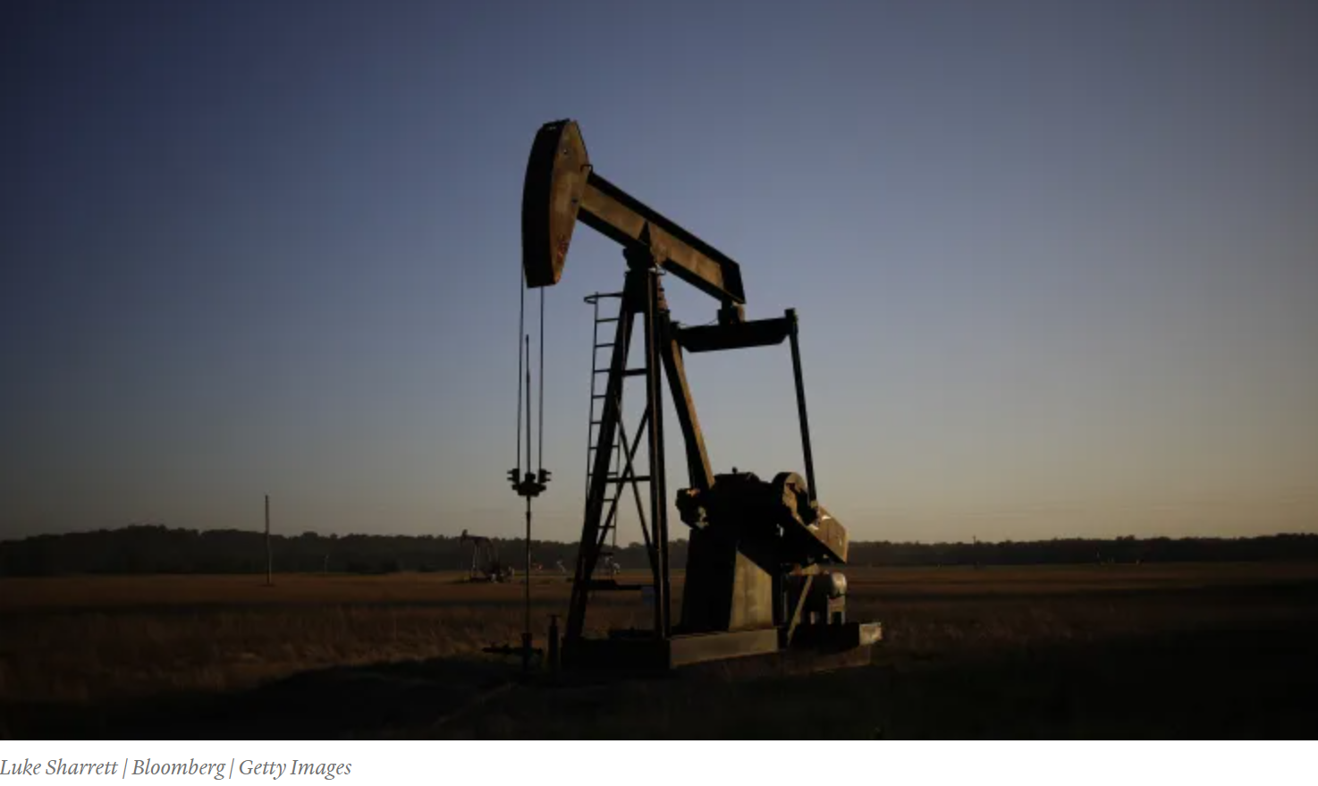 Oil rises on tight U.S. stocks as winter blast hits