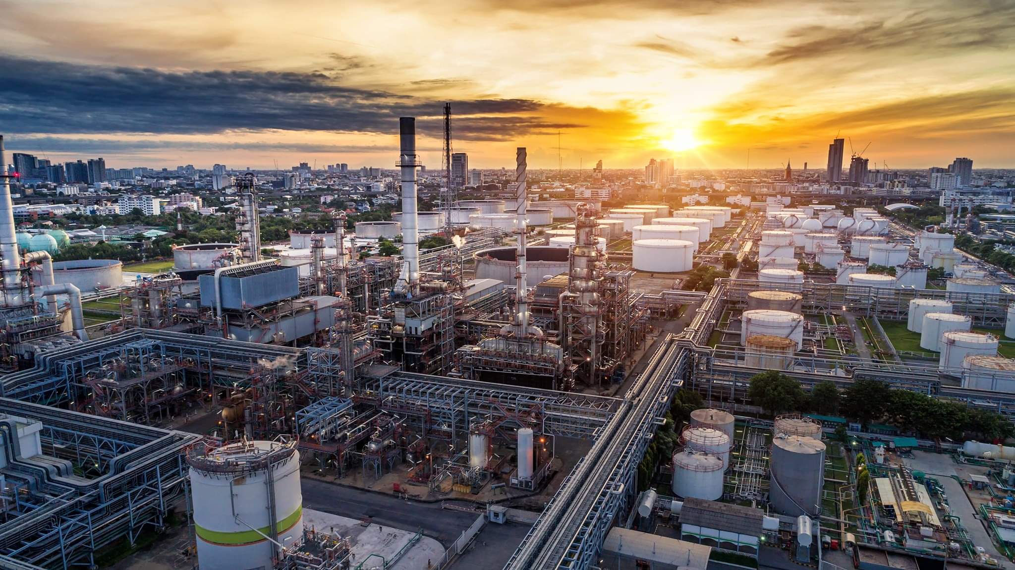 Saudi Arabia extends 1 mln bpd oil cut, may deepen it in future